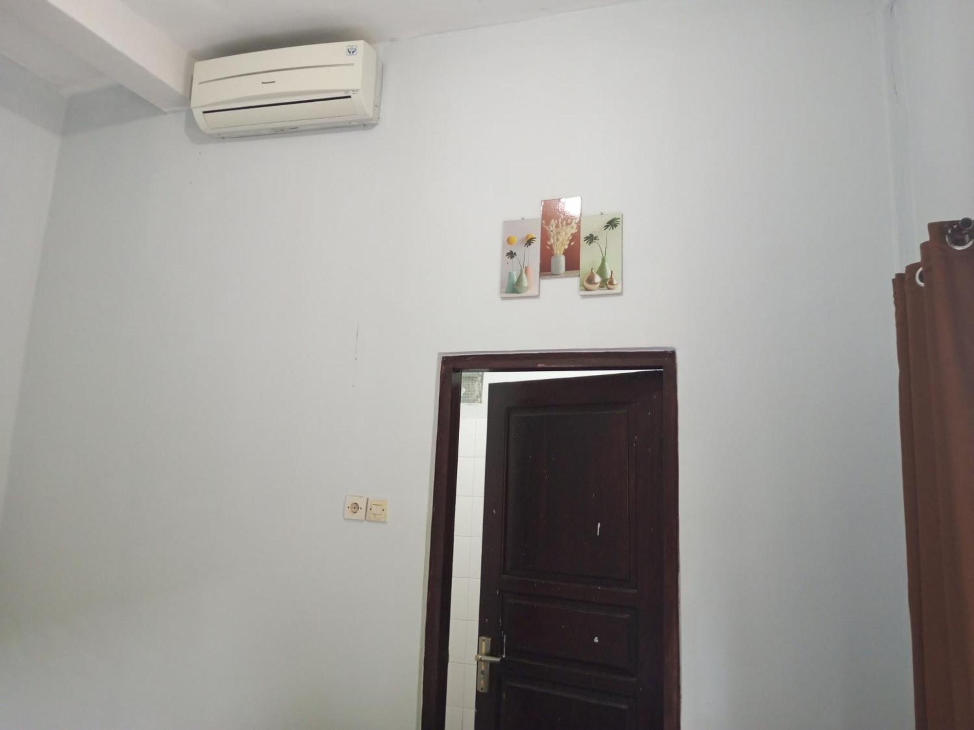 Kri Homestay Kuta  Номер фото